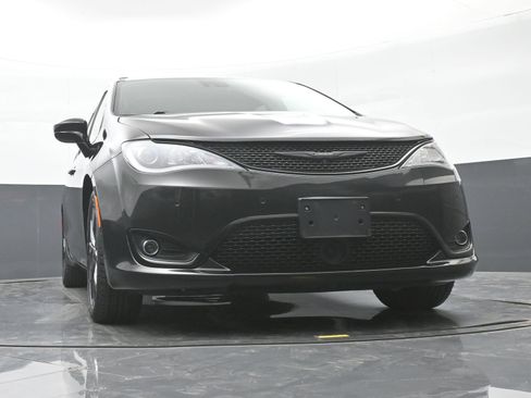 Used 2018 Chrysler Pacifica Touring-L Plus w/ Advanced Safetytec Group FWD image 43