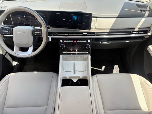 Used 2025 Hyundai Santa Fe Calligraphy FWD image 2