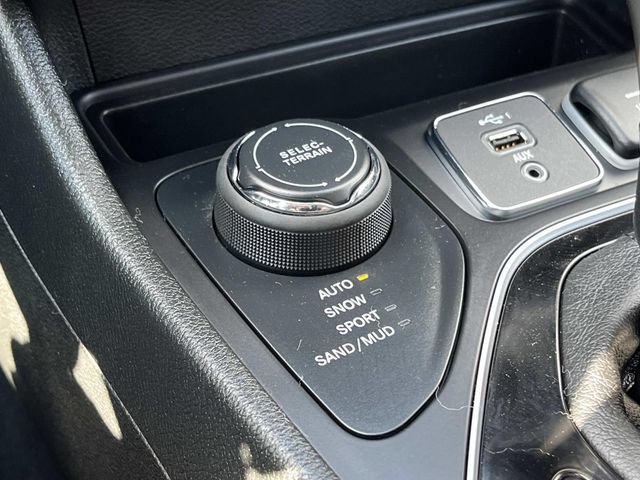 Used 2023 Jeep Cherokee Altitude Lux AWD/4WD image 36