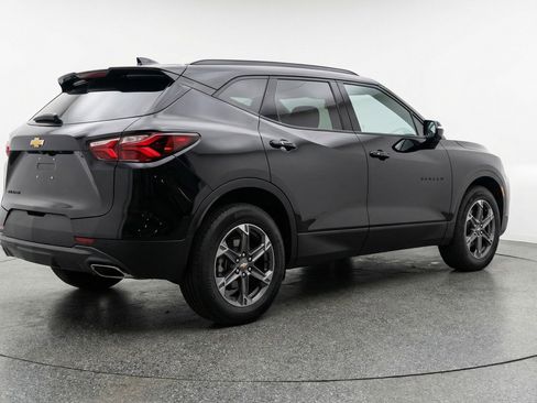 Used 2025 Chevrolet Blazer LT FWD image 9