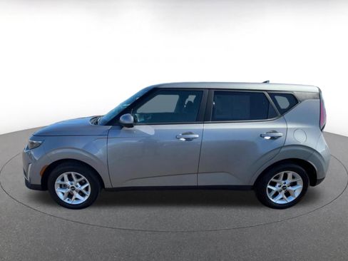 Used 2025 Kia Soul LX w/ LX Technology Package FWD image 9
