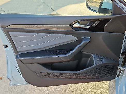 Used 2025 Volkswagen Jetta SEL image 13