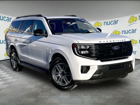 Used 2025 Ford Expedition Active image 1