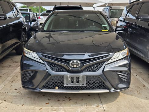 Used 2019 Toyota Camry XSE FWD image 2