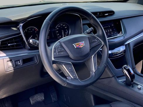 Used 2025 Cadillac XT5 Luxury w/ LPO, Floor Liner Package FWD image 17