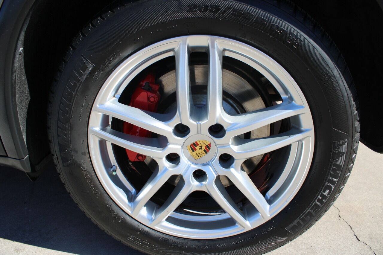 Used 2011 Porsche Cayenne Turbo AWD/4WD image 18