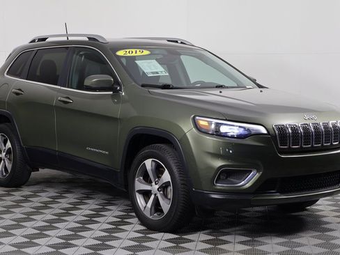 Used 2019 Jeep Cherokee Limited image 3