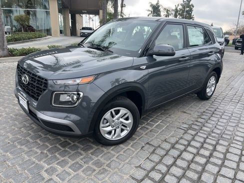 New 2026 Hyundai Venue SE image 2