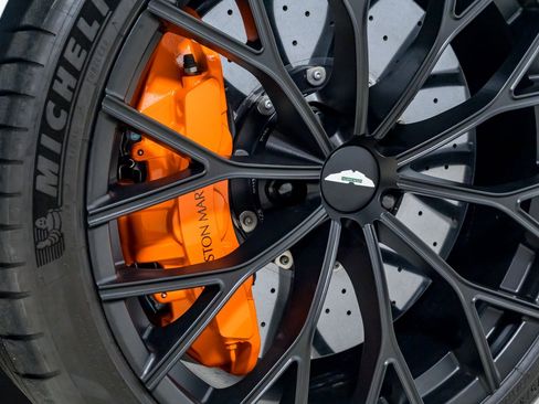 Used 2023 Aston Martin V12 Vantage image 30