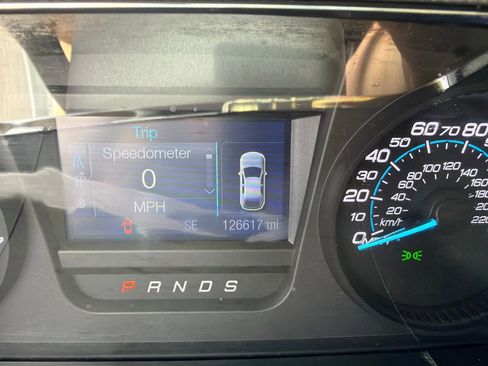 Used 2018 Ford Taurus SE FWD image 11