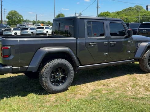 Used 2024 Jeep Gladiator Sport AWD/4WD image 7