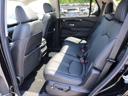 Used 2025 Honda Pilot Touring image 24