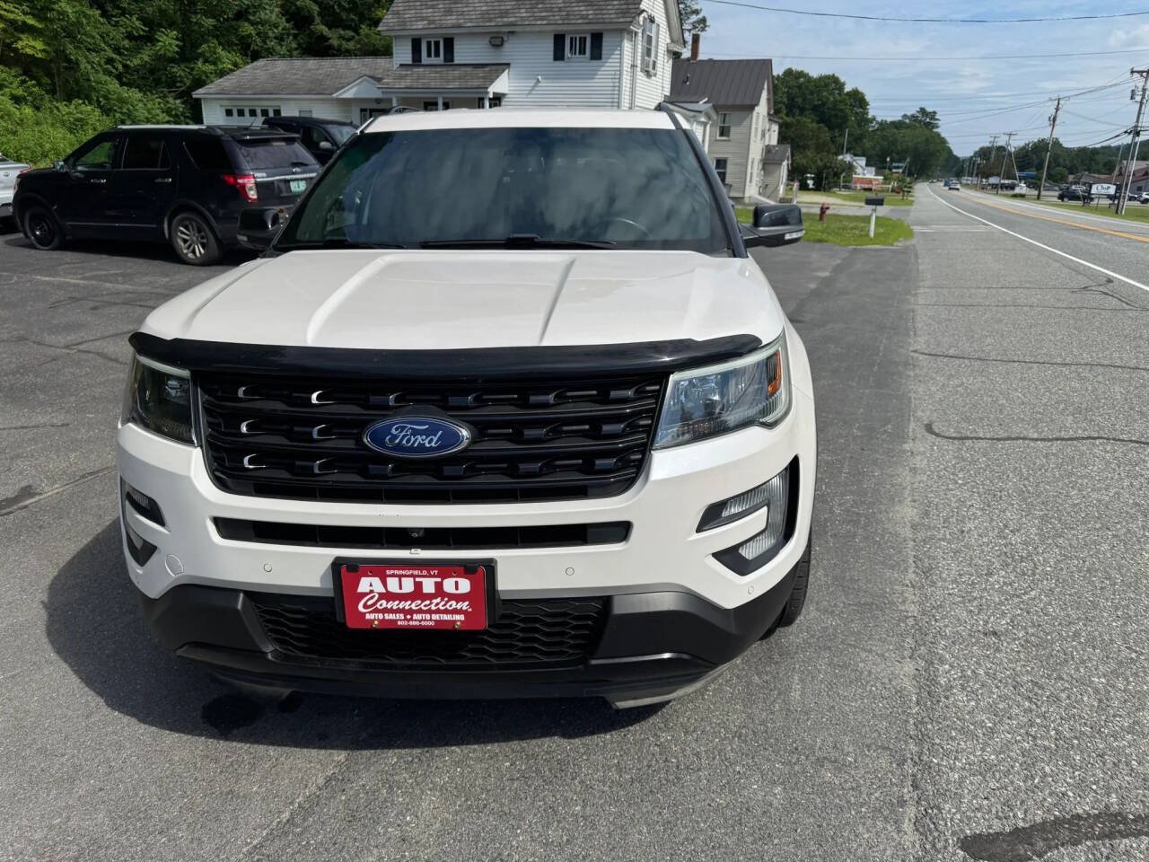 Used 2016 Ford Explorer Sport w/ Equipment Group 401A AWD/4WD image 2