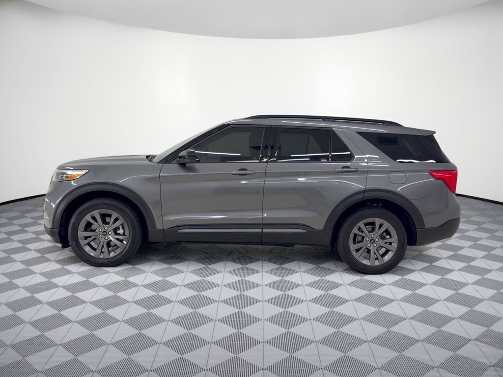 Used 2023 Ford Explorer XLT w/ Equipment Group 202A AWD/4WD image 2
