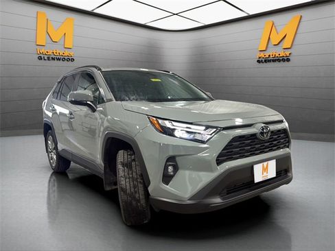 Used 2023 Toyota RAV4 XLE Premium image 3