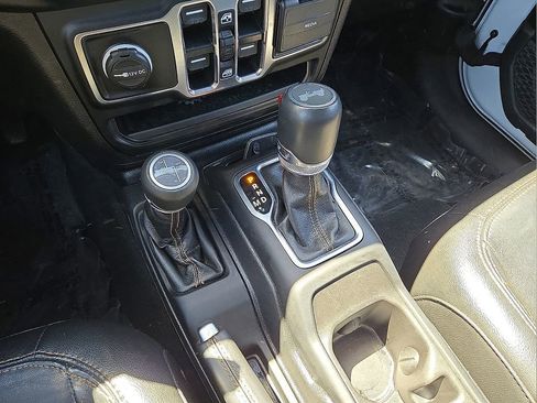 Used 2023 Jeep Wrangler Unlimited Sahara image 30