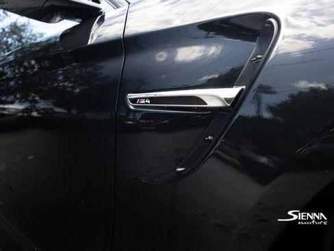 Used 2018 BMW M4 Convertible image 18