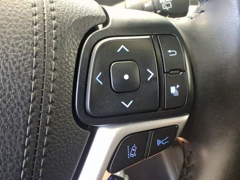 Used 2018 Toyota Highlander Limited V6 w/ 3rd Row AWD/4WD image 13
