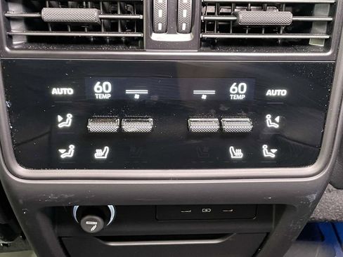 Used 2024 Porsche Cayenne image 23