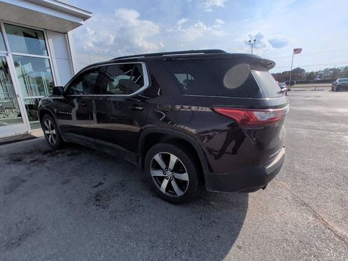 Used 2021 Chevrolet Traverse LT w/ LT Premium Package AWD/4WD image 4
