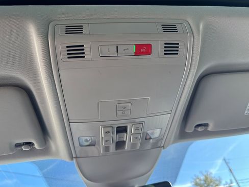 Used 2024 Volkswagen Taos SE w/ Panoramic Sunroof Package image 34