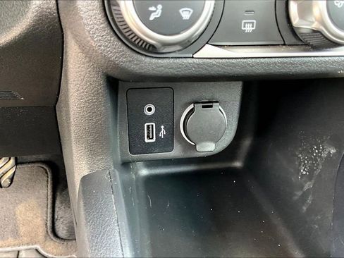 Used 2021 Nissan Kicks S image 18