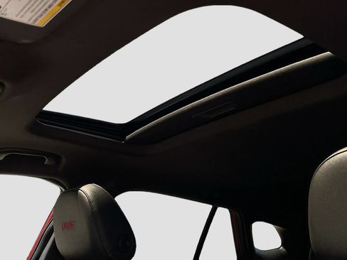 Used 2025 Chevrolet Trax RS w/ Sunroof Package FWD image 22