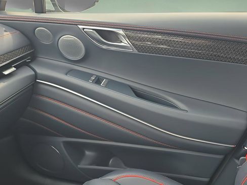 New 2026 Genesis GV70 2.5T Select image 8