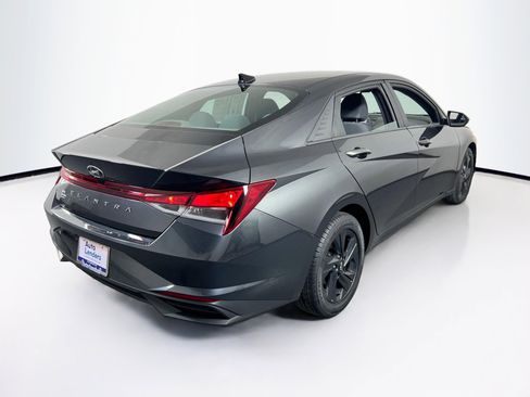 Used 2023 Hyundai Elantra SEL FWD image 5
