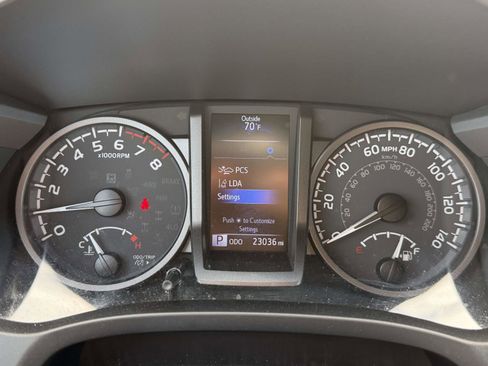 Used 2022 Toyota Tacoma TRD Off-Road w/ Technology Package AWD/4WD image 29