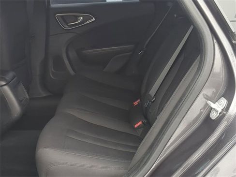 Used 2015 Chrysler 200 Limited image 17