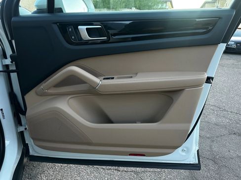 Used 2022 Porsche Cayenne Coupe image 31