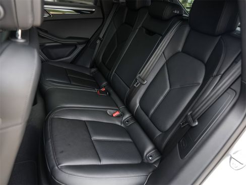 Used 2025 Porsche Macan image 32