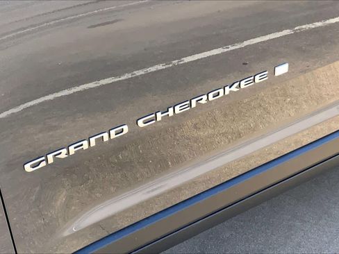 New 2025 Jeep Grand Cherokee L Laredo image 15