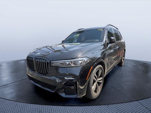 Used 2022 BMW X7 xDrive40i w/ M Sport Package AWD/4WD image 3