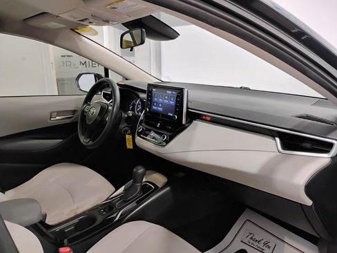 Used 2020 Toyota Corolla LE image 25