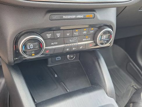 Used 2021 Ford Escape Titanium w/ Titanium Elite Package AWD/4WD image 22
