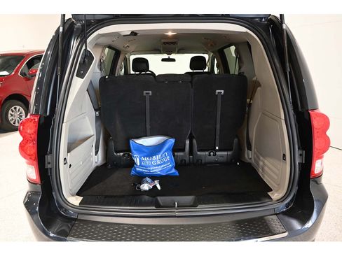 Used 2014 Dodge Grand Caravan SXT FWD image 26