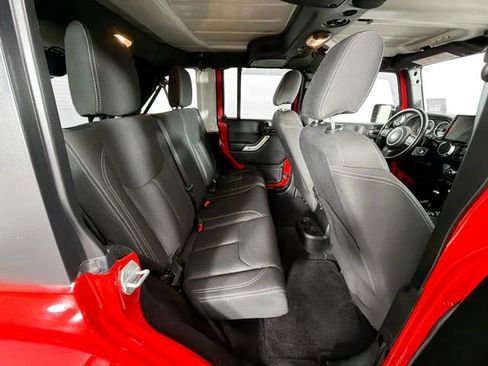 Used 2018 Jeep Wrangler Unlimited Sahara w/ Connectivity Group AWD/4WD image 26