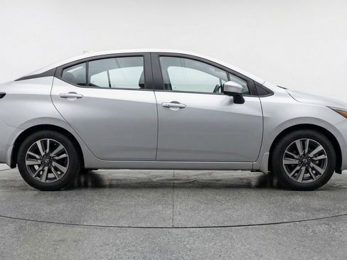 Used 2025 Nissan Versa SV image 11