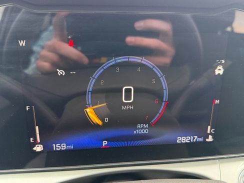 Used 2025 Chevrolet Trax LT FWD image 18