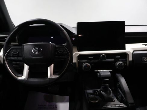 Used 2024 Toyota Tacoma TRD Off-Road image 15