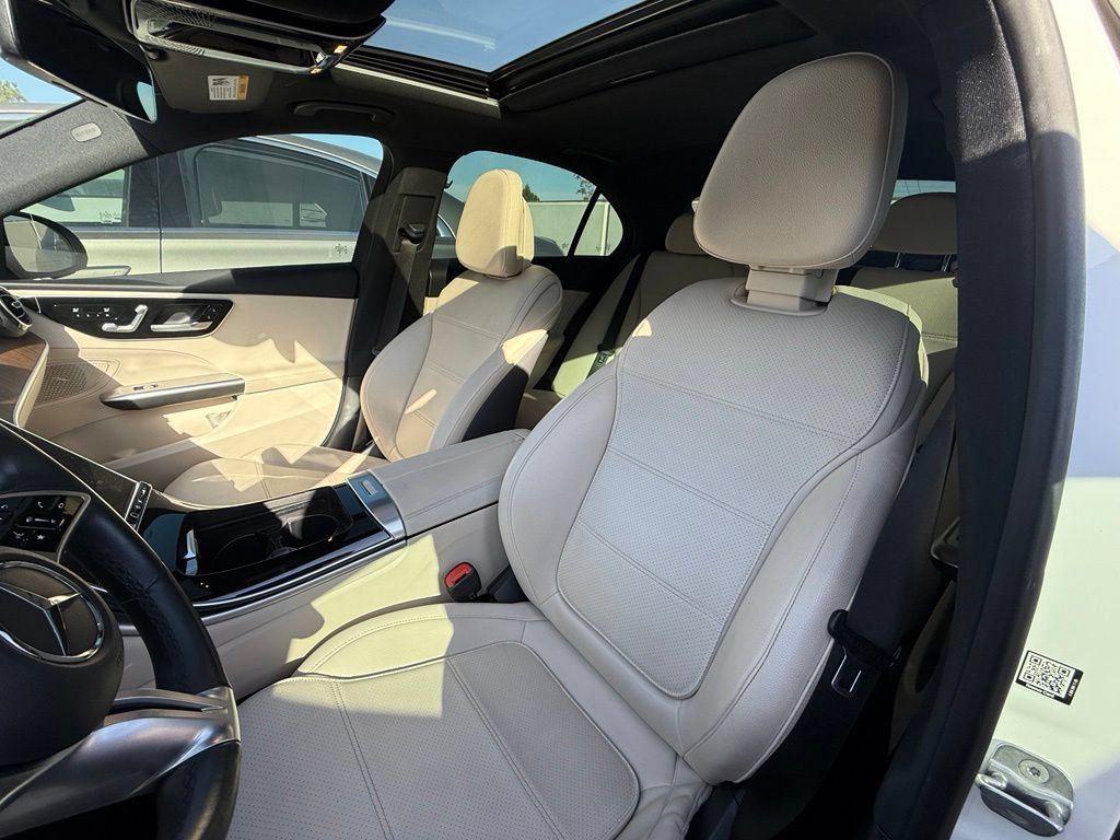 Used 2024 Mercedes-Benz C 300 Sedan image 3