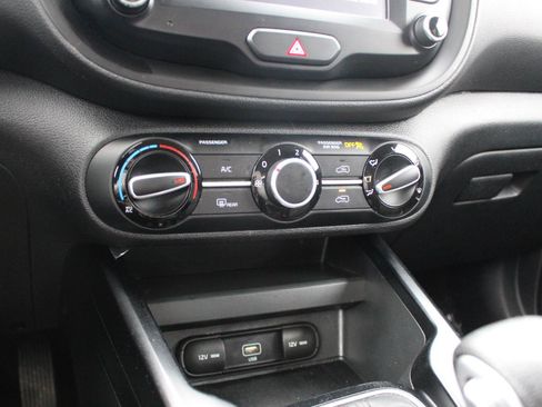 Used 2021 Kia Soul LX FWD image 23