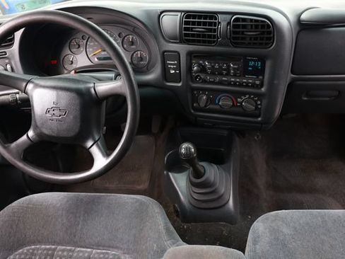 Used 2000 Chevrolet S10 Pickup LS w/ Preferred Equipment Group RWD image 19