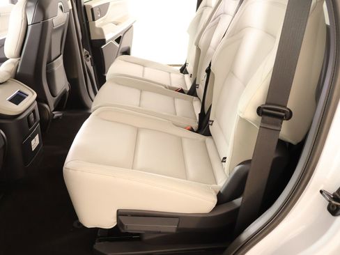 New 2026 Lincoln Navigator Premiere AWD/4WD image 13