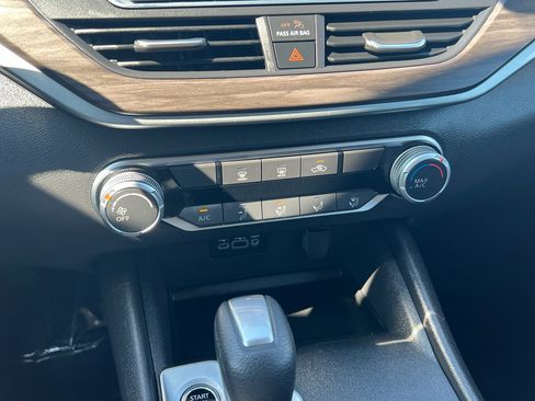Used 2025 Nissan Altima 2.5 SV FWD image 28