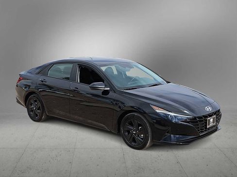 Used 2023 Hyundai Elantra Blue FWD image 2