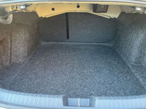 Used 2025 Volkswagen Jetta SE image 33