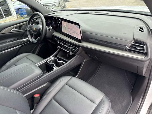 Certified 2025 Chevrolet Traverse LT image 13